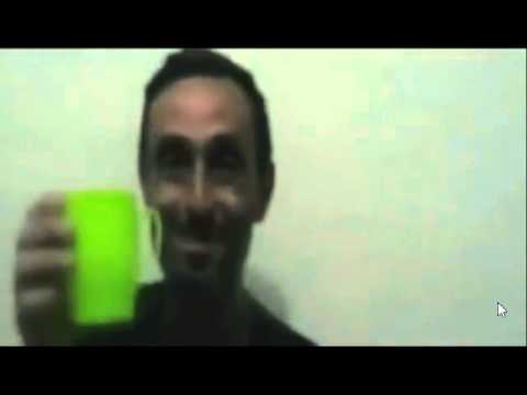 შეშლილ პატიმარს შარდს ასმევენ