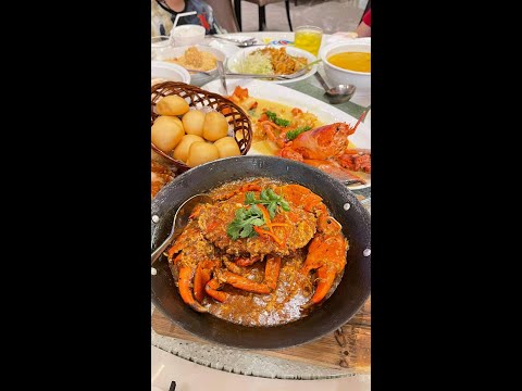 JUMBO Seafood Iconsiam / Chili Crab Mukbang ! #Shorts / จัมโบ้ ซีฟู้ด | Bm and Porsche