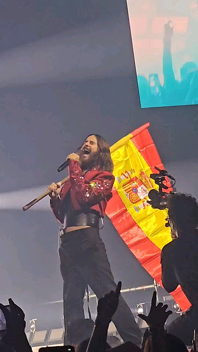 THIRTY SECONDS TO MARS - Jared Leto with the spanish flag in Madrid