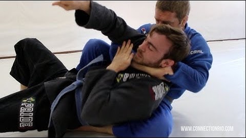 BJJ Bend: How to do the arm-in Ezekial choke || BJJ technique by Dennis Asche