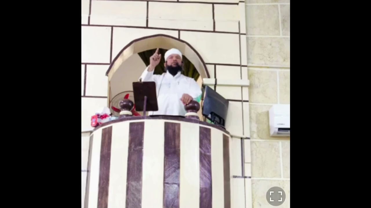 ثلاثة من السعادة