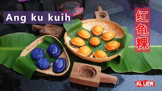 Traditional Ang ku kuih  Butterfly Blue Pea Rose Kuih 传统红龟粿 ,和蝴蝶豆花蓝玫瑰粿。