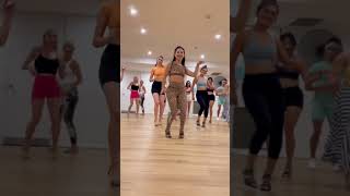 Clase de Bachata estilo Femenino Leticia Beltrán en Australia 🇦🇺 2023