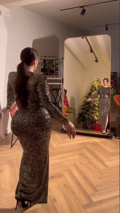 Hot Beautiful Girl walk ,#arabic #youtubeshorts #viral #shorts