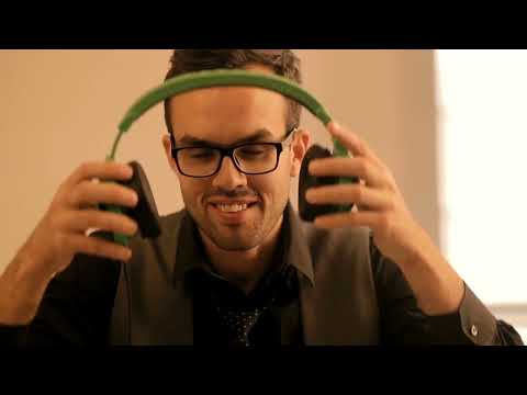 الحصول على سماعة ترجمة فورية ومترجم فوري يصحبك في المؤتمرات الدولية 2023