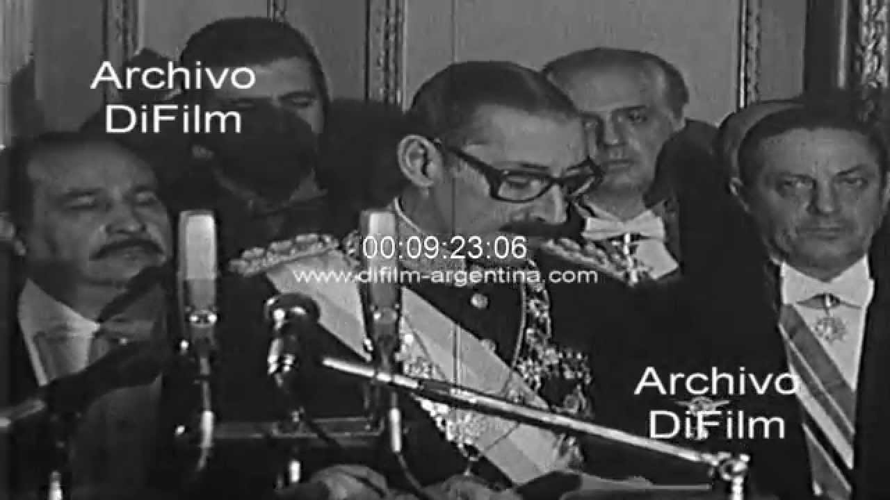 Alfredo Stroessner condecora al general Videla 1977 YouTube