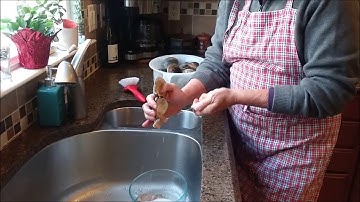How to open Cherrystone clams the right way