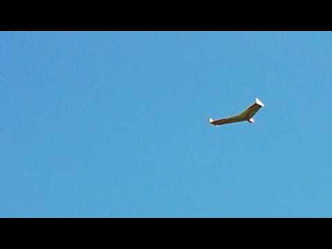 MACNICE Une Aile Volante Au Mont Chauve