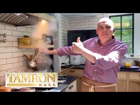 Video: Michael Symon Čistá hodnota: Wiki, ženatý, rodina, svadba, plat, súrodenci