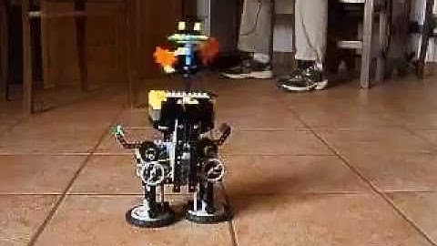 Lego BALLERINO - Biped robot built with the kit RIS2.0 Mindstorms (RCX)