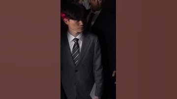 lisa is uncomfortable her bodyguard notice #blackpink #shorts