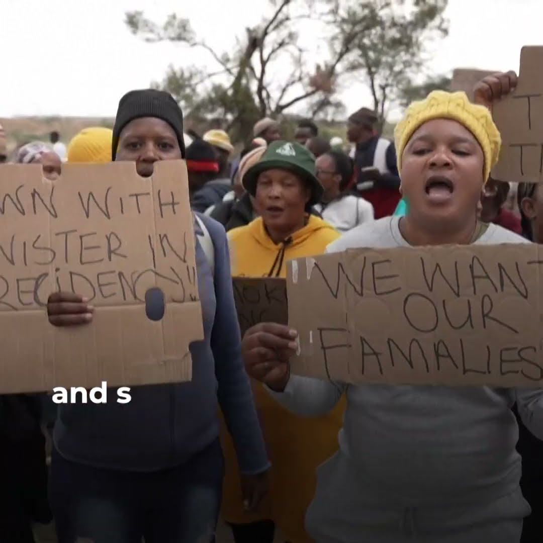 Teenagers climb out of illegal South African gold mine | AJ #shorts