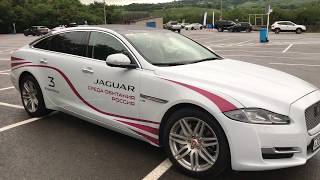 Ягуар XJ, 3л, 340 лс, полный привод. Шик для водителя, средне для пассажиров Ягуар XJ, 3л, 340 лс, полный привод. Шик для водителя, средне для пассажиров