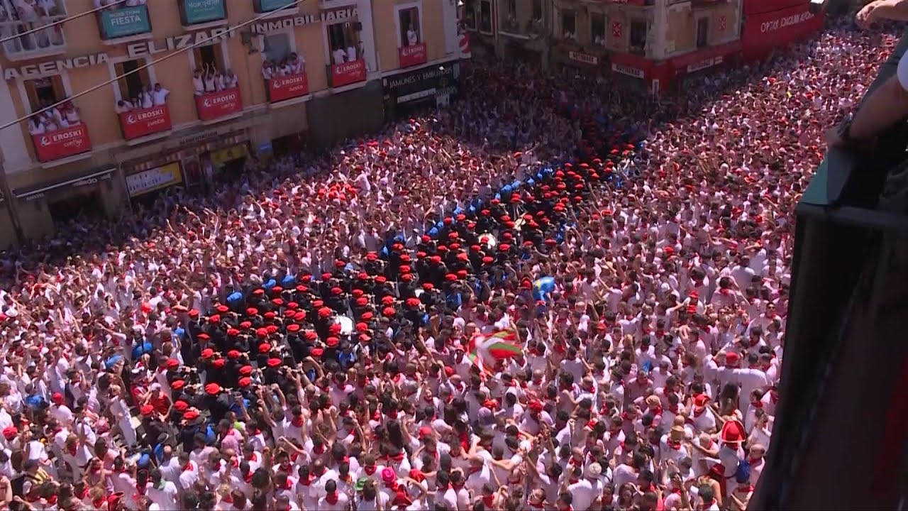 sy Let at ske afstand The San Fermin bull running festival begins | AFP - YouTube