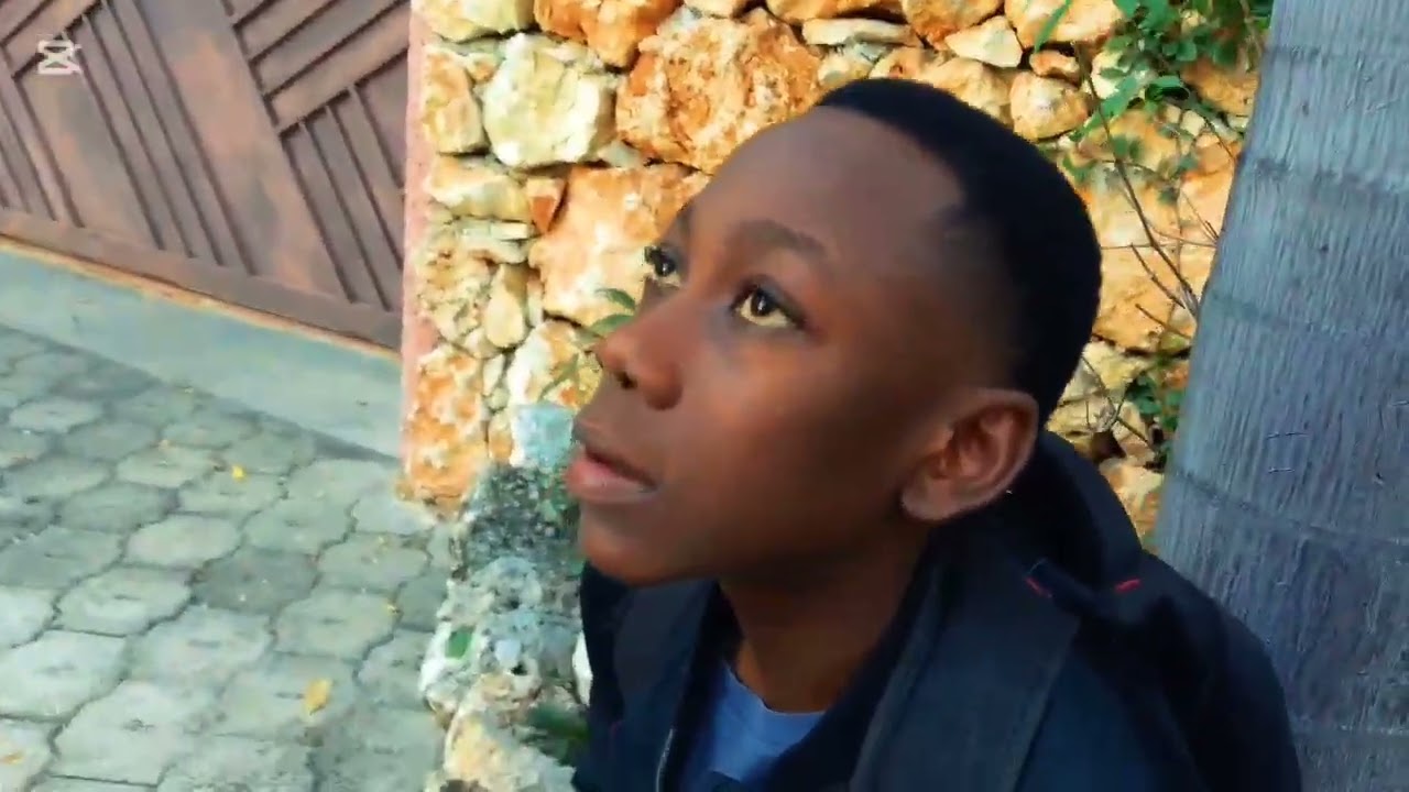 Black avec tiroza pas gen kòb pou yo viré yal plane yon téléphonn