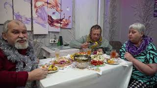 Как встретила Новый Год семья из России и что накрыли на стол Очень вкусно невероятно просто