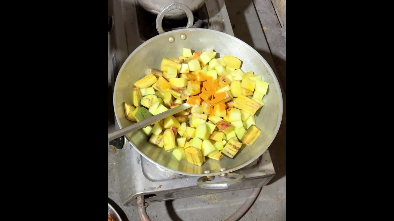 Rui Macher Jhol Recipe 🐟 | Rohu Fish Curry Recipe In Bengali 