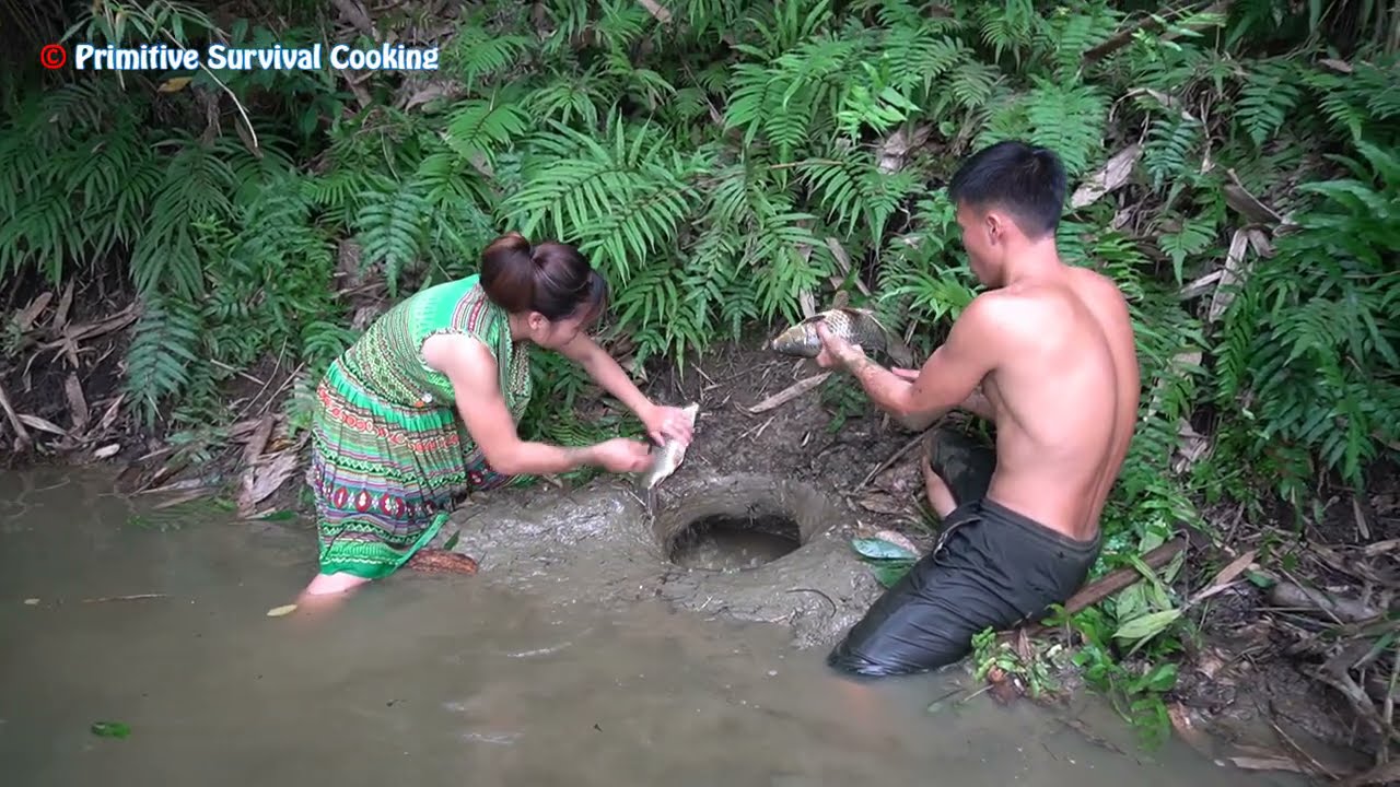 Primitive Life - Dig Deep Underground Hole Dry To Unique Fish Trap - Survival By Trap Work 100%