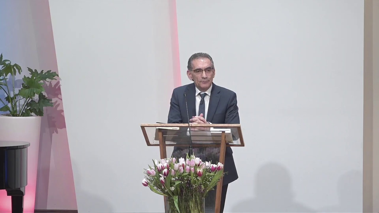 Valentin Dănăiață - De ce poartă americanii arme?