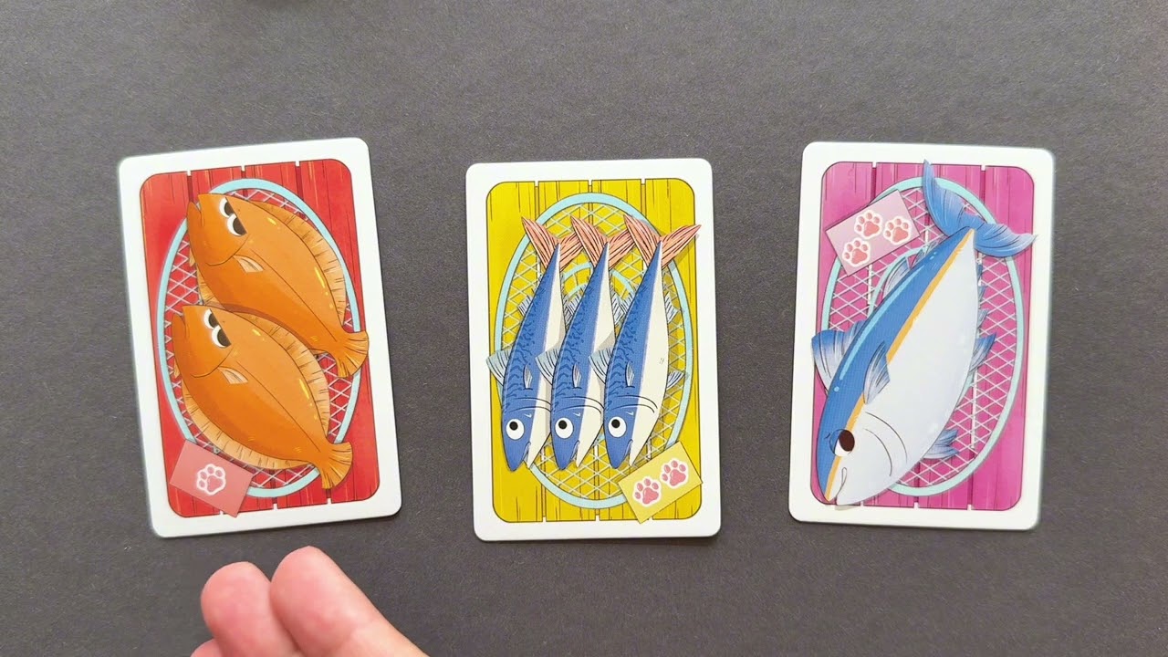 Надеваем вязаные лапки и играем в «Кошки-рыбки»🐾