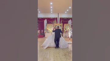كيف ما بدي حبك وقلبي مغروم بحبك 