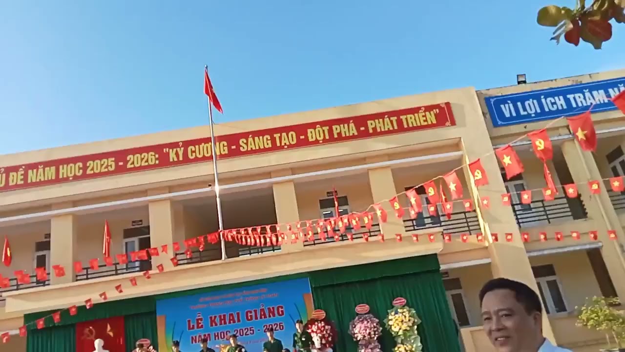 Tiết mục nhảy Gặp nhau giữa rừng mơ - Chiếc Khăn Piêu 