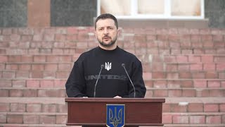 Президент Украины Владимир Зеленский вручил Ахтырке почетное отличие города-героя