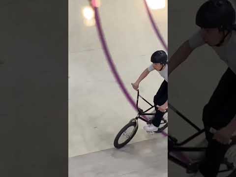 Видео: Дифлип на BMX / D-Flip on BMX Bike