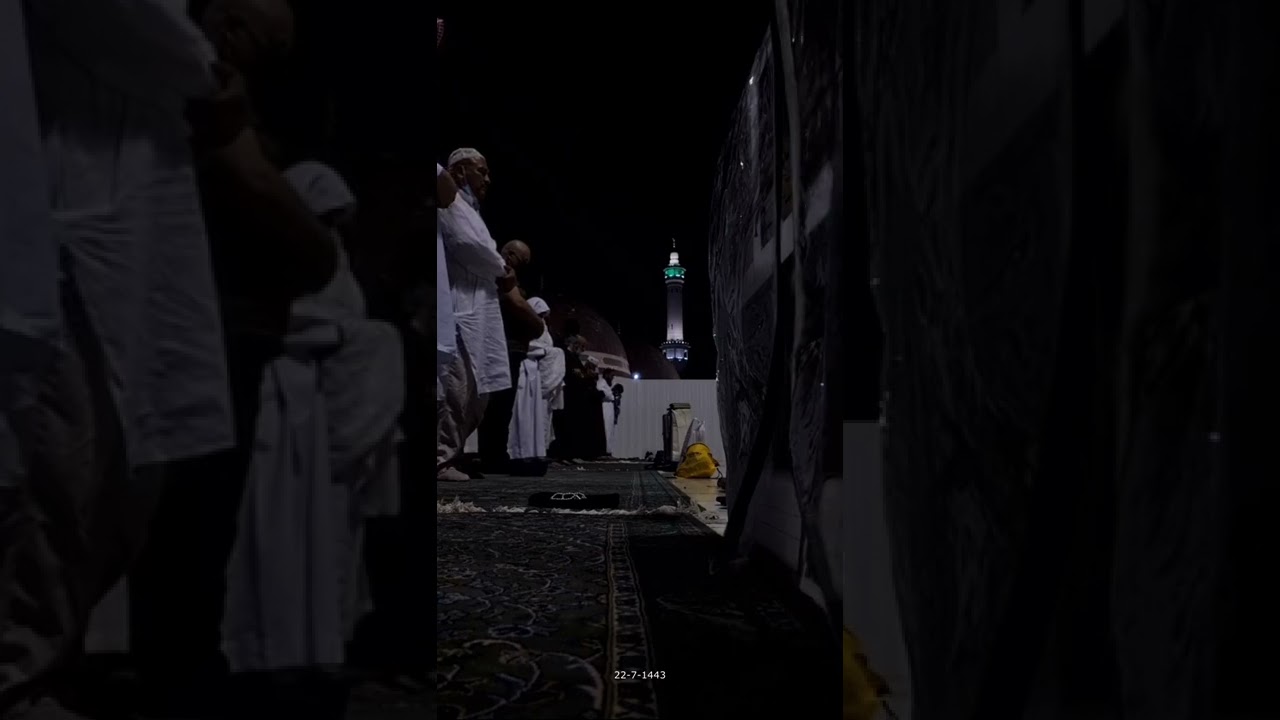تصوير من سطح الحرم لتلاوة ينضحها الإبداع للشيخ عبدالله الجهني من سورة إبراهيم فجر 22-7-1443
