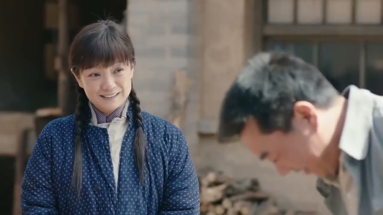 農村饑荒，窮小子竟還好心收留女乞丐，誰料村長一聽身份，連夜發白面糧食！