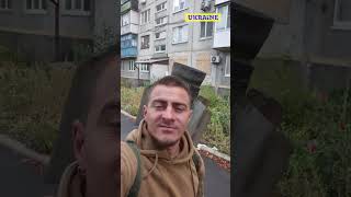 Добропілля, Донеччина. Хвіст від урагану прямо посеред двору стирчить.
