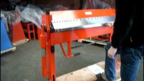 WNS Box & Pan Foot Clamping Folder 1270mm x 1.5mm Capacity.  (FCBP1270).wmv