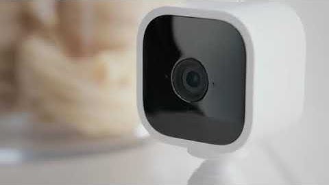 Blink Mini – Compact indoor plug-in smart security camera, 1080 HD video