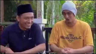PARA USTADZ NGUMPUL DAN MAIN BOLA