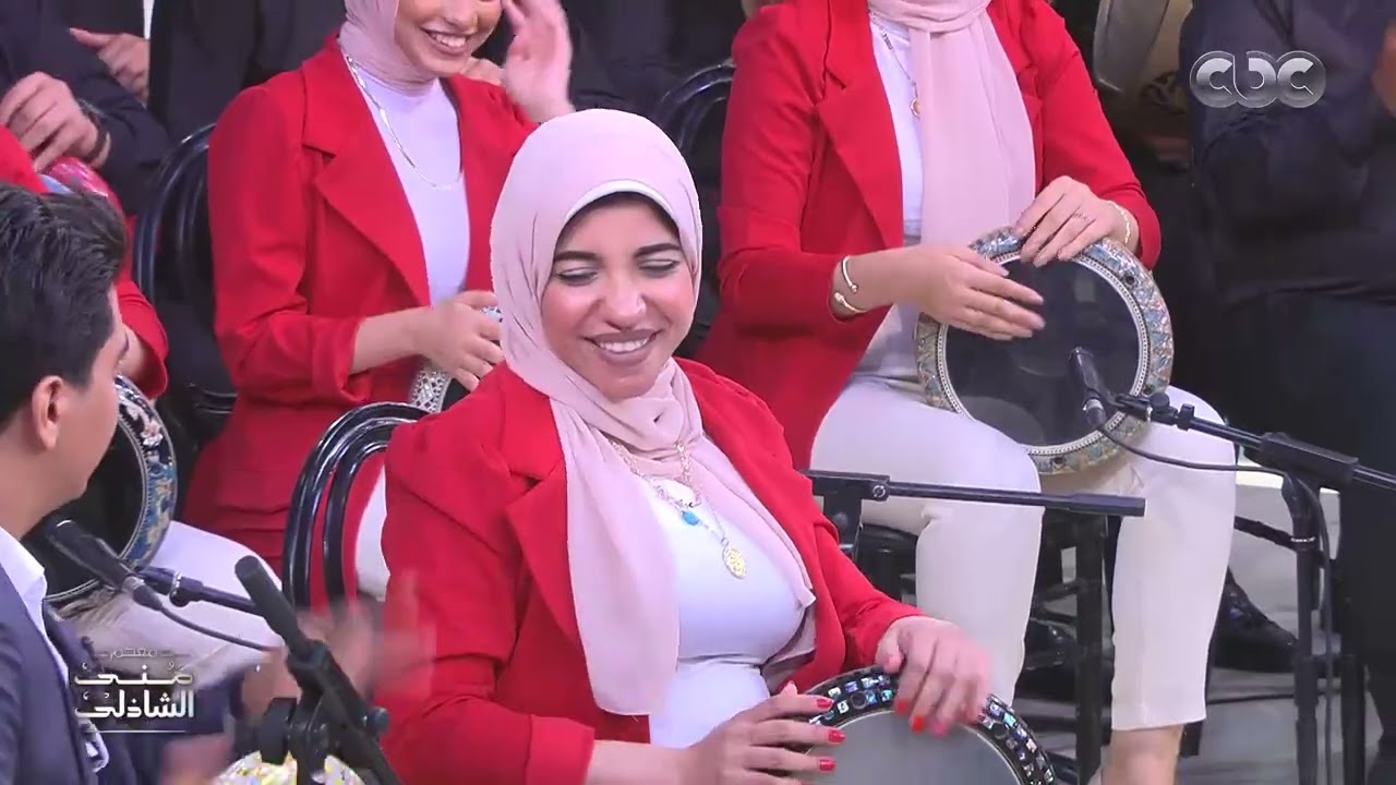 معكم منى الشاذلي | تحدي جامد جدا بين زوجة وزوجها على الطبلة.. مش هتصدق اللي حصل