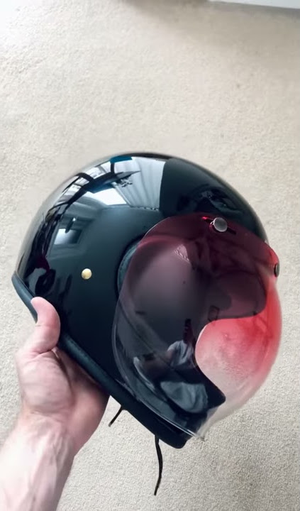 Hedon heroine classic paired with Biltwell bubble shield (red gradient)