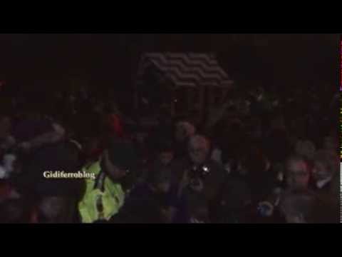 La Befana arriva in Apecar-The Befana comes in Apecar - YouTube