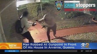 Gunpoint robbery caught on video in Queens