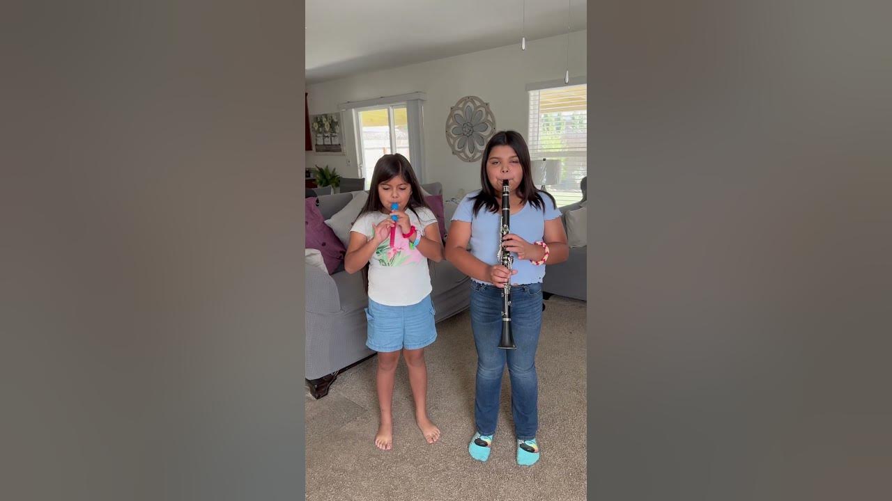 Mis hijas tienen talento para tocar el clarinete. ❤️ #familia #casa #parati