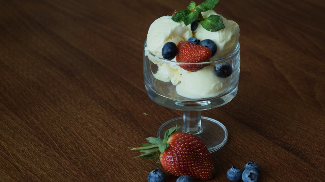 ЧУДЕСНОЕ МОРОЖЕННОЕ- готовим, ставим в морозилку и удивляем окружающих вкусом. Просто и быстро.