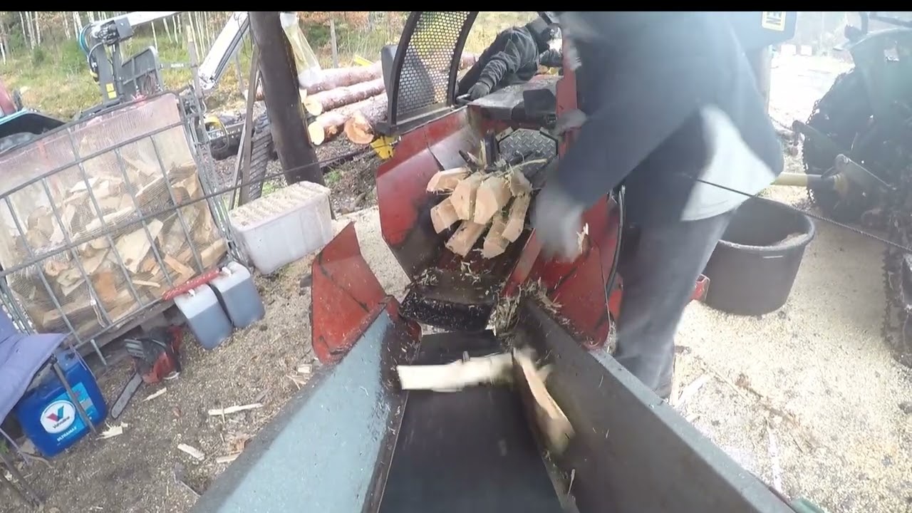 20 year old firewood processor (Dalen 2054) driven by a 60year old 35hp Deutz tractor.