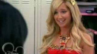 Sharpay and Gabriella in the Hall - High School Musical 2 Resimi