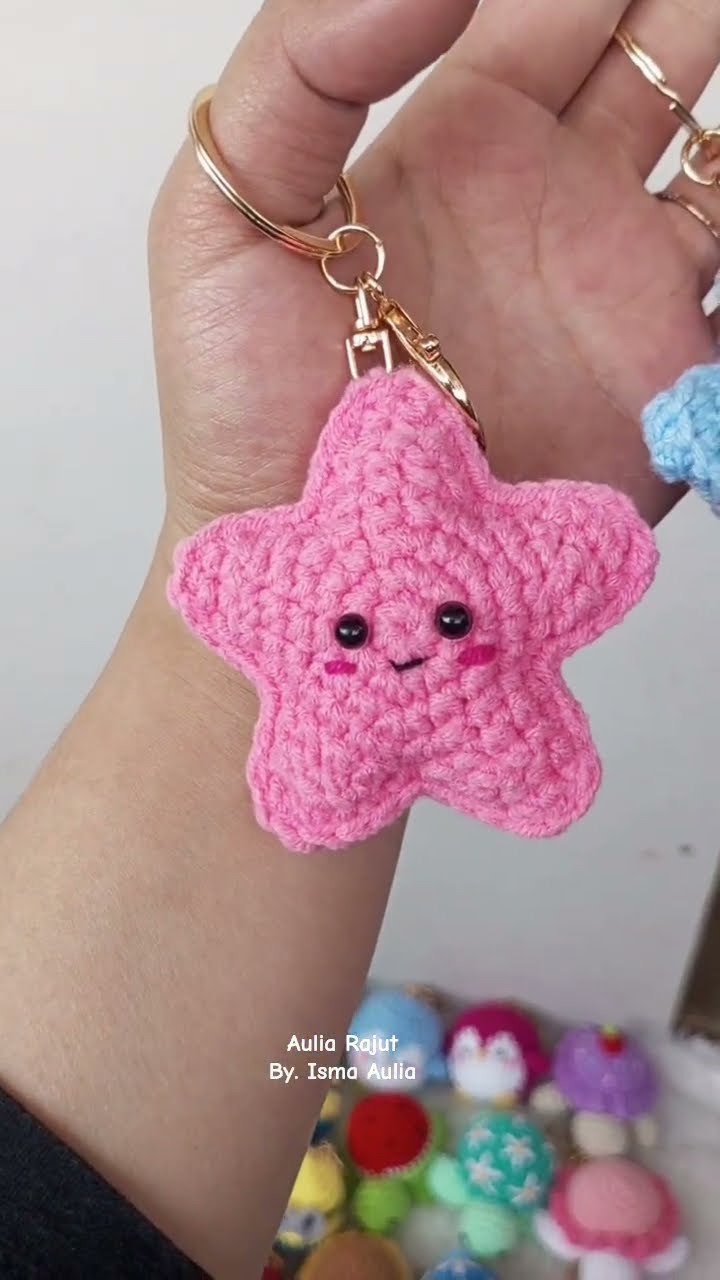 Amigurumi Star - Crochet keychain - Star keychain #crochet