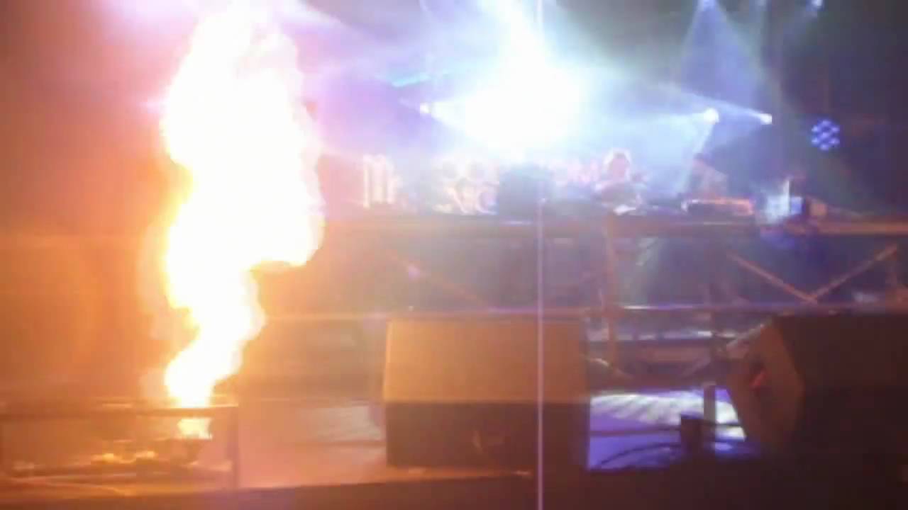 Axwell playing 'TV Rock - In The Air (Axwell Remix) live @ Global Gathering 2009 *HIGH DEF*