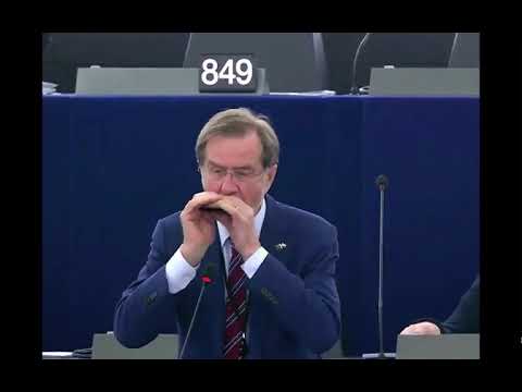 Lojze Peterle plays harmonica in European Parliament