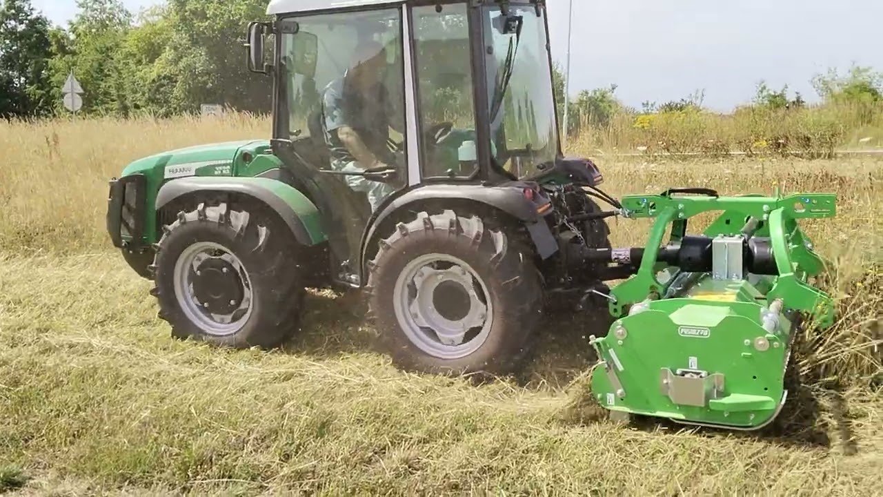 Reverzní traktor FERRARI VEGA 85 RS s mulčovačem PERUZZO ELK 2000