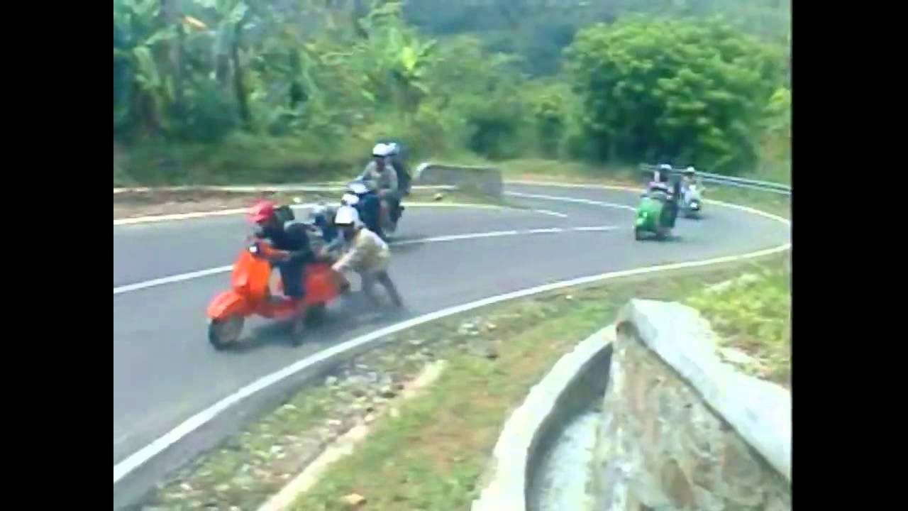 Touring Vespa Lucu