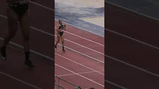 Anchor leg refuses to stop after injury in 4x400 at Penn Relays #shorts