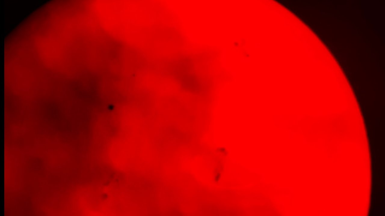YouTube에서 Sun through Telescope in Solar Maximum 보기 YouTube에서 Sun through Telescope in Solar Maximum 보기