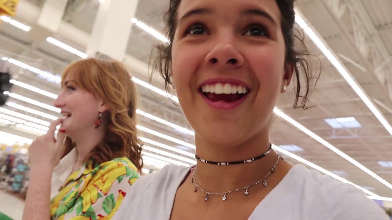 SNEAKiNG Out to Hangout with FRiENDS!